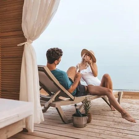 Mercury Penthouse & Spa Tub Apartment